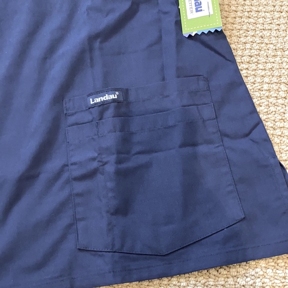 Landau Navy scrub top with pockets. 2 of them - Picture 2 of 3